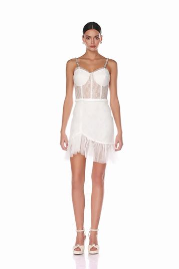 Abito da sera corto bianco con spalline sottili e decorazioni in cristallo